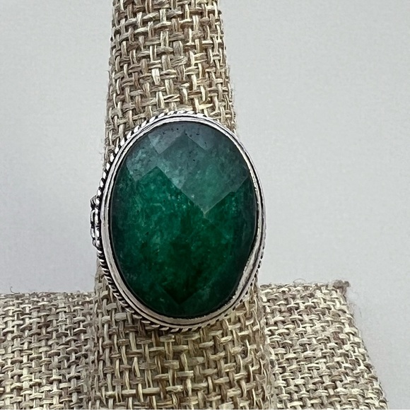 New Faceted Enhanced Emerald Stone Silver Overlay Ring Size 8 - Picture 9 of 9